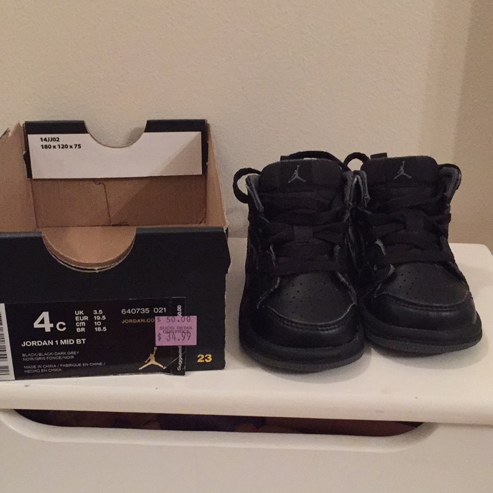 Excellent used Jordan mid sz 4c no smoke home